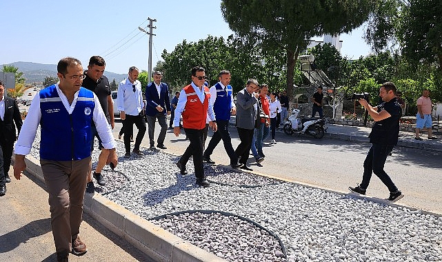 Muğla Büyükşehir Belediye Başkanı Ahmet Aras Bodrum'da devam eden Mumcular ve Yalıkavak yol çalışmalarını yerinde inceledi