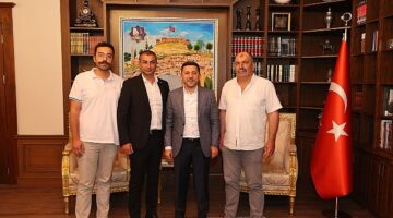 Nevşehir Belediye Başkanı Rasim Arı, kendisine &apos;hayırlı olsun' ziyaretinde bulunan siyasi parti ve sivil toplum örgütü temsilcileri ile iş insanları ve vatandaşları konuk etti