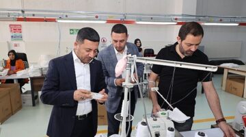 Nevşehir Belediye Başkanı Rasim Arı, Nissa Buklet Fabrikasında incelemelerde bulunarak üretim ve pazarlama faaliyetleri hakkında bilgi aldı
