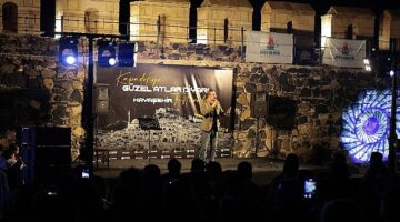 Nevşehir Belediyesi Kültür ve Sosyal İşler Müdürlüğü tarafından düzenlenen Kayaşehir Açık Hava Konserleri devam ediyor