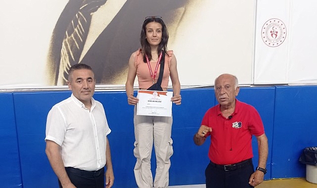 Nevşehir Belediyesi sporcuları, Mersin'de katıldıkları Kick Boks Türkiye Şampiyonası Grup Seçmeleri müsabakalarında önemli dereceler elde etti