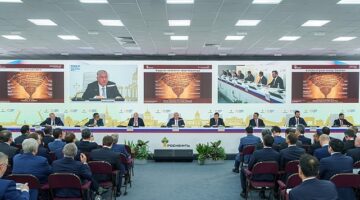 Rosneft CEO'su küresel ihtiyaçları karşılamak için dengeli bir enerji geçişini destekliyor