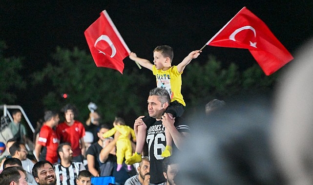 Selçuklu Belediyesi Milli Takımımız 2-1 galip gelerek tur atladığı maçın ardından alanı dolduran binlerce taraftar büyük sevinç yaşadı