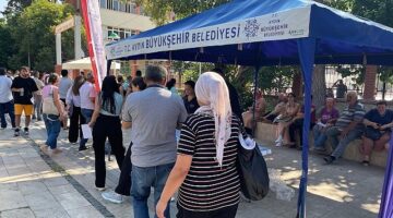 Aydın Büyükşehir Belediyesi, bugün gerçekleştirilen Kamu Personeli Seçme Sınavı (KPSS) öncesinde, memur adaylarını yalnız bırakmadı