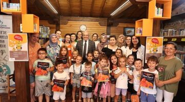 Başkan Şadi Özdemir kütüphanede çocuklarla buluştu