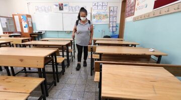 Bayraklı'da okullar dezenfekte ediliyor