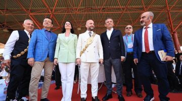 CHP Genel Başkanı Özgür Özel Ekrem İmamoğlu ile birlikte, tarihi Kırkpınar Yağlı Güreşleri'ne 663'ncü kez ev sahipliği yapan Edirne'yi ziyaret etti