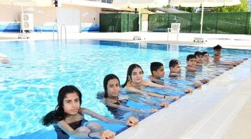 Çiğli Belediyesi'nin Yüzme Kursu Devam Ediyor