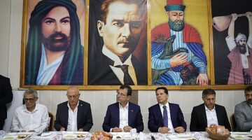 Ekrem İmamoğlu ve Esenyurt Belediye Başkanı Ahmet Özer ile Kıraç Cemevi'nde Alevi vatandaşların Muharrem matemi lokmasına ortak oldu