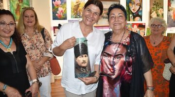 Foça Belediyesi Yenifoça Resim Kursiyerlerinin eserlerinin yer aldığı sergi, Belediye Başkanı Saniye Bora Fıçı ve sanatseverlerin katılımıyla açıldı