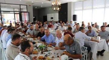 Geyve Belediye Başkanı Selçuk Yıldız, Geyve'deki mahalle muhtarları ile birlikte kahvaltı sofrasında buluştu.