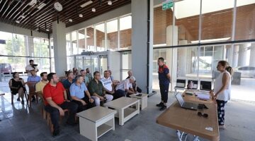 İzmir Büyükşehir Belediyesi Efes Selçuk'ta muhtarlara yönelik yangın eğitimi