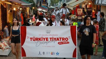 İzmir Büyükşehir Belediyesi ve Efes Selçuk Belediyesi desteği ile düzenlenen 17. Uluslararası Türkiye Tiyatro Buluşması Efes Selçuk'ta başladı