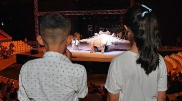 Kadifekaleli çocuklar “Efsane Dinozorlar" gösterisini izledi