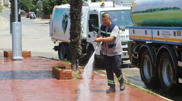 Kandıra Belediyesi tarafından titizlikle sürdürülen temizlik çalışmaları aralıksız devam ediyor