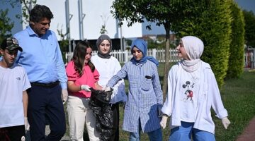 Kartepe Belediye Başkanı Av. M. Mustafa Kocaman çevre temizliği bilinci ve farkındalığı oluşturmak amacıyla gençlerle birlikte mıntıka temizliği yaptı