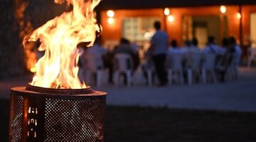 Kartepe Belediyesi'nin yaz etkinlikleri kapsamında  düzenlenen &apos;Bir Gençlik ve Gelişim Kampı'  nda kamp ateşi yandı