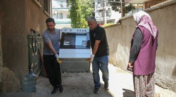 Konak'ta evden eve dayanışma: İkinci El Eşya Hattı