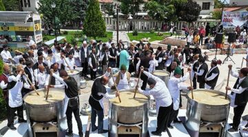 Konya Büyükşehir ve İRFA, Aşure Geleneğini “Huzur-ı Pir'de Aşure" Programıyla Yaşatıyor