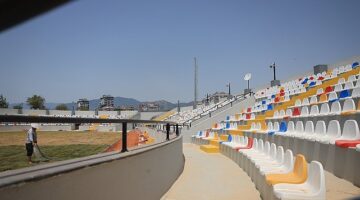 Kumluca Atatürk Stadyumu'nda son rötuşlar yapılıyor