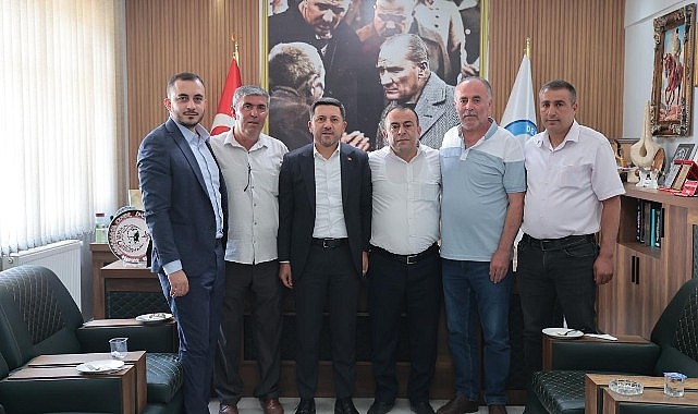 Nevşehir Belediye Başkanı Rasim Arı, Derinkuyu Belediye Başkanı Taner İnce'yi makamında ziyaret etti