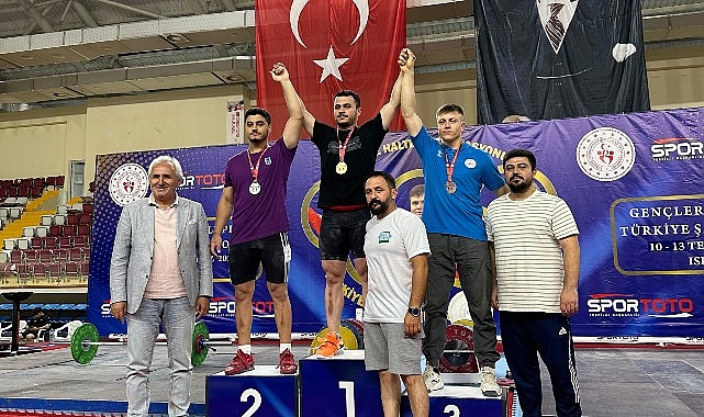 Nevşehir Belediyesi sporcusu Serdar Benli, Gençler Kulüpler Türkiye Halter Şampiyonası'nda toplamda 268 kg kaldırarak Türkiye üçüncüsü olmayı başardı