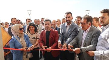 Nevşehir Belediyesi tarafından yapımı tamamlanan ve bölge turizmine ciddi katkılar sağlayacak olan Kayaşehir VR Merkezi düzenlenen törenle hizmete girdi