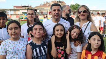 Nevşehir Belediyesi'nin, çocuk ve gençlere yönelik sağlıklı bir yaşam kültürünü benimsetmek amacıyla düzenlediği Yaz Spor Okulları'nın yeni dönemi başladı