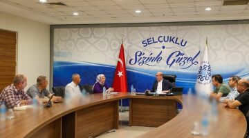 Selçuklu Belediye Başkanı Ahmet Pekyatırmacı, mahalle muhtarlarıyla bir araya gelerek Selçuklu'nun hizmet kalitesinin artırılması adına istişarelerde bulunuyor.