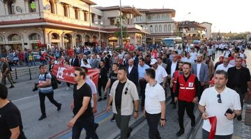 Selçuklu Belediye Başkanı Ahmet Pekyatırmacı Mevlana Meydanı'nda düzenlenen 15 Temmuz Demokrasi ve Milli Birlik Günü etkinliklerindeki coşkuya ortak oldu