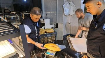 Sivas Belediyesi bünyesindeki Zabıta Müdürlüğü ekipleri, şehir genelinde faaliyet gösteren ekmek fırınlarında denetim yaptı