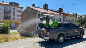 Sivas Belediyesi Veteriner İşleri Müdürlüğü halk sağlığının korunması adına kent genelinde vektörle mücadele ve ilaçlama çalışmalarına devam ediyor