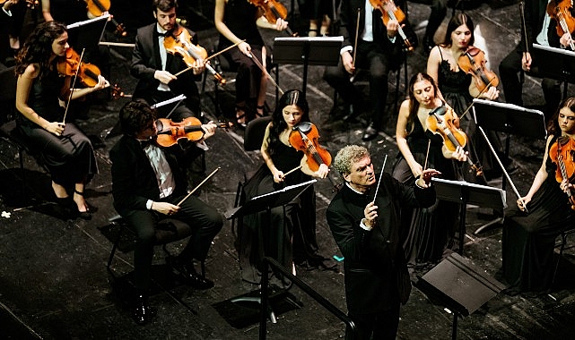 Türkiye Gençlik Filarmoni Orkestrası Atatürk Kültür Merkezi'nde unutulmaz bir konser verdi