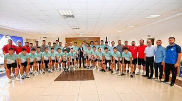 U17 Türkiye Şampiyonası'nda Konya'yı temsil ederek şampiyonada Türkiye ikincisi olan Selçuklu Belediyespor Kulübü U17 Futbol Takımı, Selçuklu Belediye Başkanı Ahmet Pekyatırmacı'yı ziyaret etti