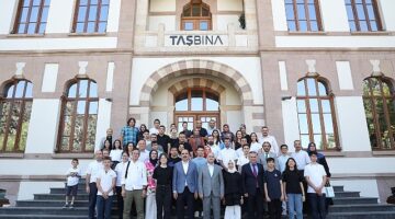 Vali Özkan ve Başkan Altay LGS'de Türkiye Birincisi Olan Konyalı Öğrencilerle Buluştu