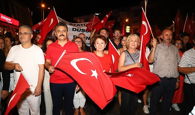 Dikili'de Zafer Bayramı Festival Coşkusuyla Taçlandı