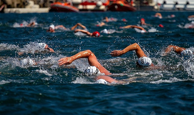 Memorial, 36. Samsung Boğaziçi Kıtalararası Yüzme Yarışı'nda Sporcuların Yanında