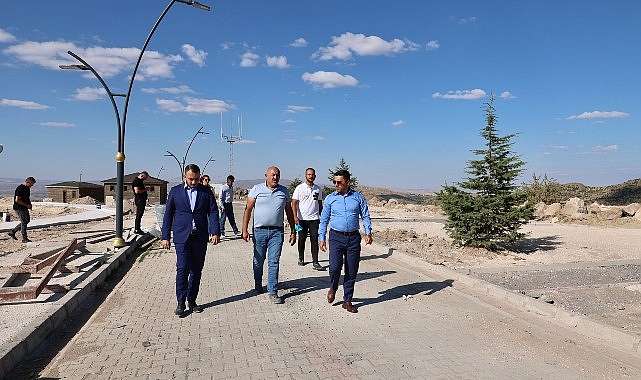 Nevşehir Belediyesi tarafından yıllardır atıl vaziyette kalan Kahveci Dağı rekreasyon alanındaki çalışmalar tüm hızıyla sürüyor.