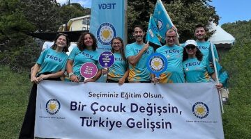 Yüzücüler TEGV'li çocuklara eğitim desteği için yarıştı