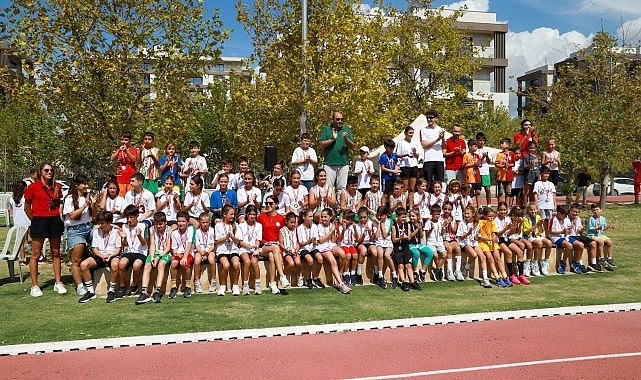 Karşıyakalı çocuklar atletizm şenliğinde buluştu