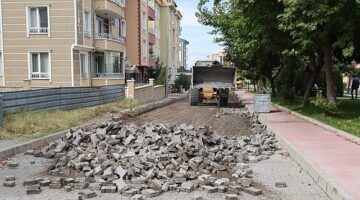 Nevşehir Belediyesi tarafından Güzelyurt Mahallesi'ndeki dört ayrı sokakta yol ve yaya kaldırımı yenileme çalışması başlatıldı.