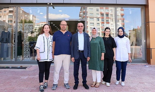 Selçuklu Belediye Başkanı Ahmet Pekyatırmacı, Elmalılı Hamdi Yazır Caddesi'nde bulunan esnafları ziyaret etti