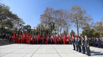 İnegöl'de Cumhuriyet Bayramı Coşkusu Çelenk Töreniyle Başladı