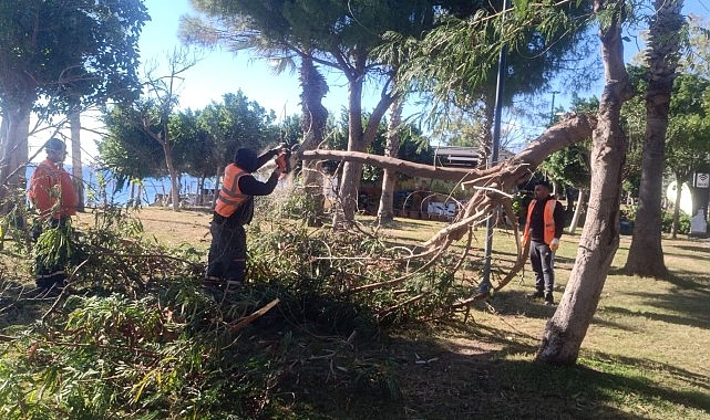 Antalya'da fırtına mesaisi