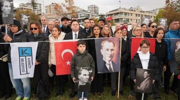 Kadıköy'de 9'u 5 Geçe Ata'ya Saygı Zinciri