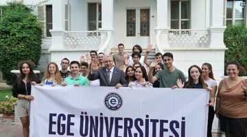 İzmir Büyükşehir Belediyesi, kent belleğinde önemli yeri olan Kültürpark'taki Göl ve Ada gazinolarını aslına uygun bir şekilde yeniliyor.