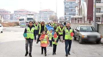 Konya Büyükşehir Öğrencilerin Okula Güvenle Gitmesi İçin “Yayabüs" Projesini Başlattı