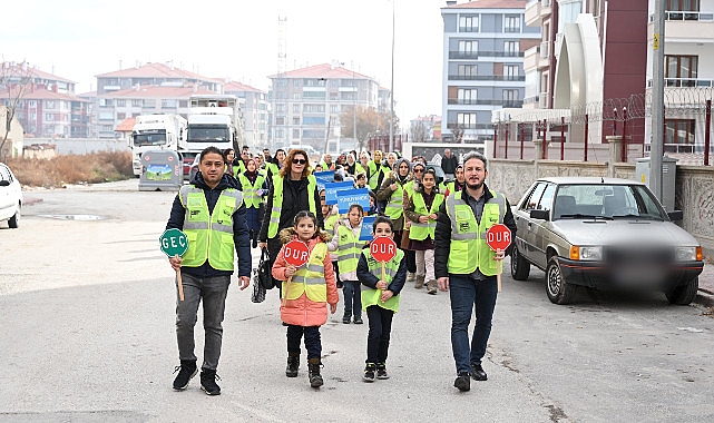 Konya Büyükşehir Öğrencilerin Okula Güvenle Gitmesi İçin “Yayabüs" Projesini Başlattı