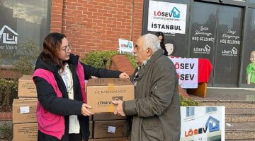 LÖSEV Mutlu Et Paketlerini Ataşehir'de Dağıtmaya Devam Ediyor