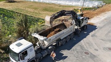 Aydın Büyükşehir Belediyesi, kent genelinde hayata geçirdiği yol yapım ve yenileme çalışmalarına hızla devam ediyor.